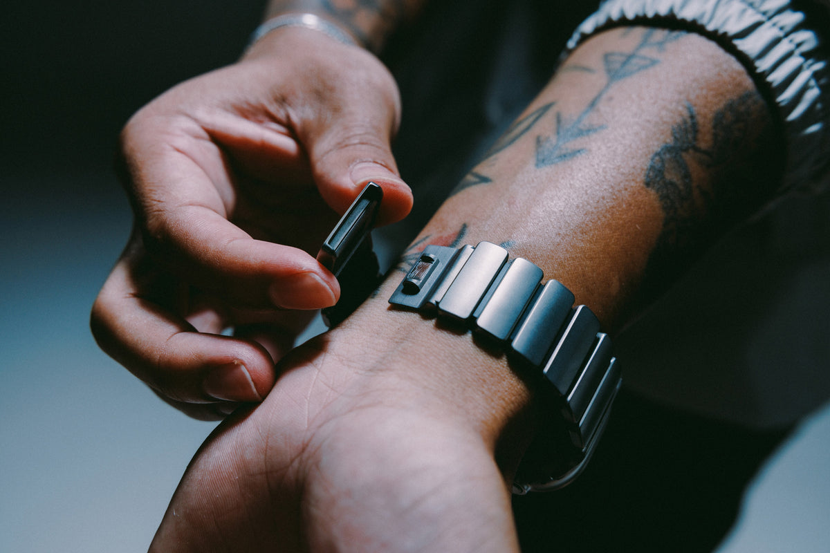 Nomad Stratos Band - 49mm - Natural Titanium - Black - Open Box